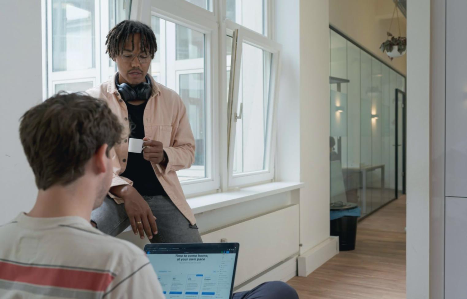 Espace de travail dédié à l'analyse financière avec outils spécialisés